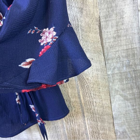 Timing Large Blue Wrap Top w/Tie & Ruffles on the Nexk & Sleeve - Picture 3 of 11